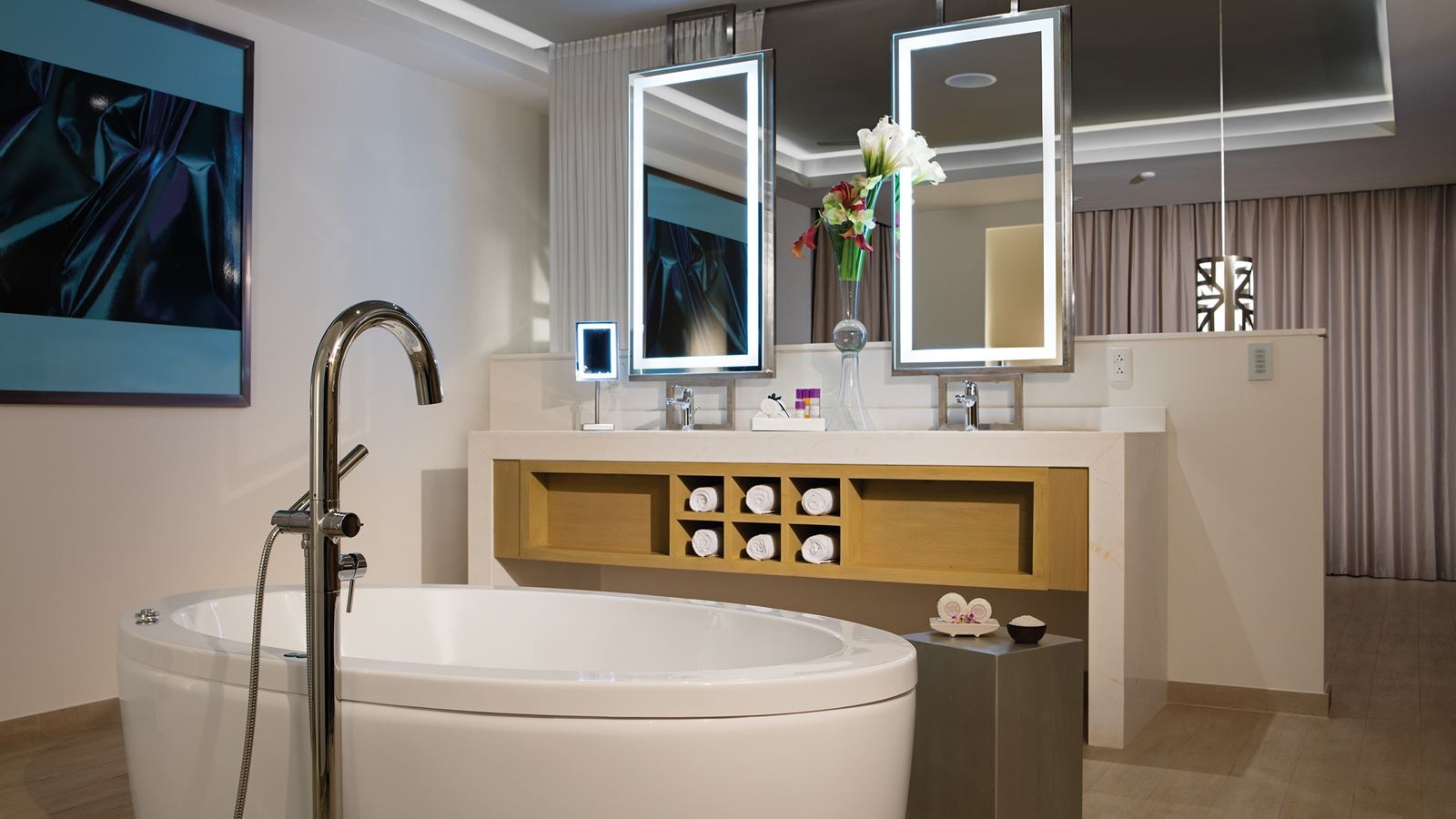 rooms-xhale-club-presidential-suite-swimout-ocean-front