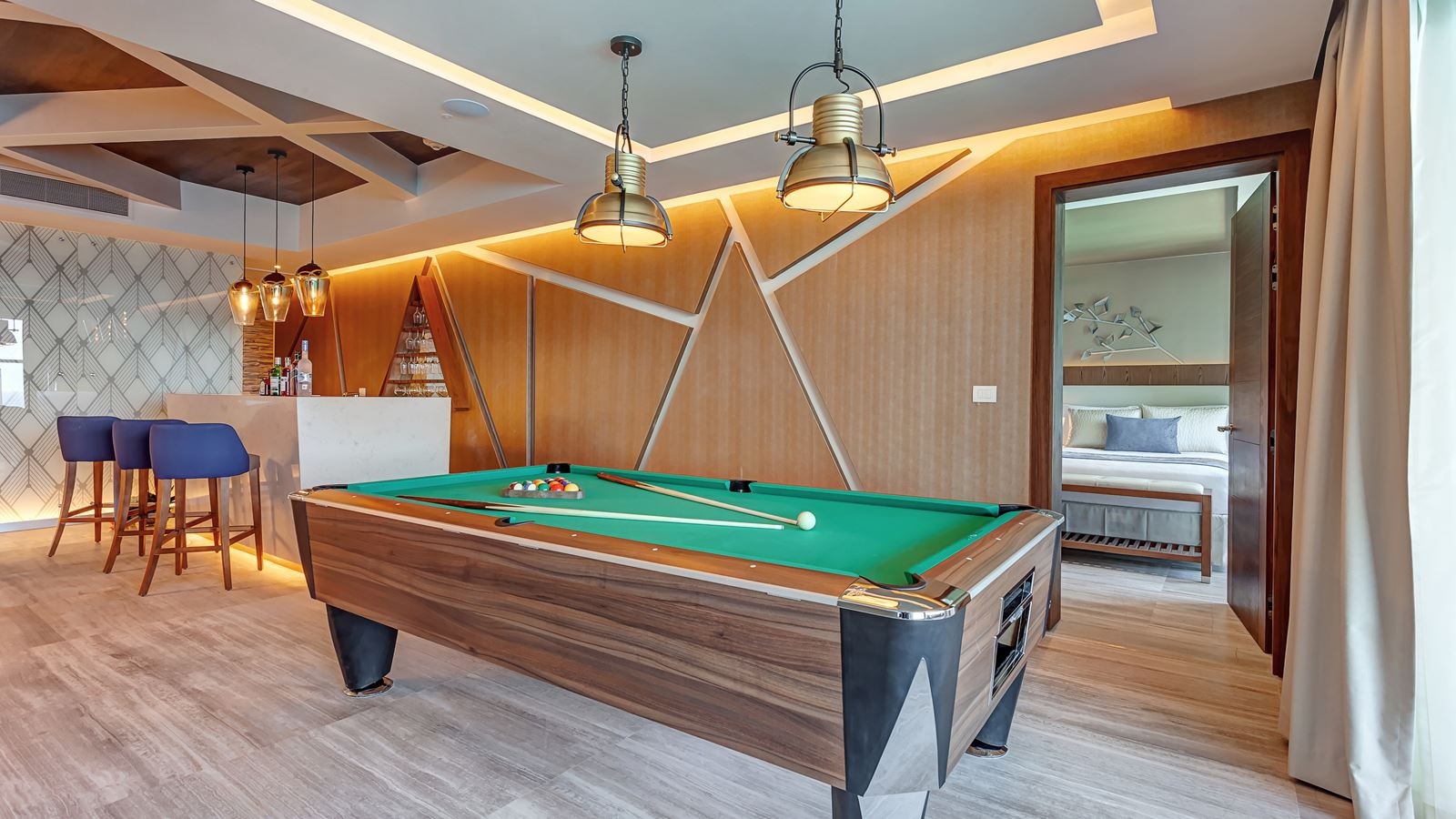 rooms-luxury-chairmans-four-bedroom-suite-ocean-front-diamond-club