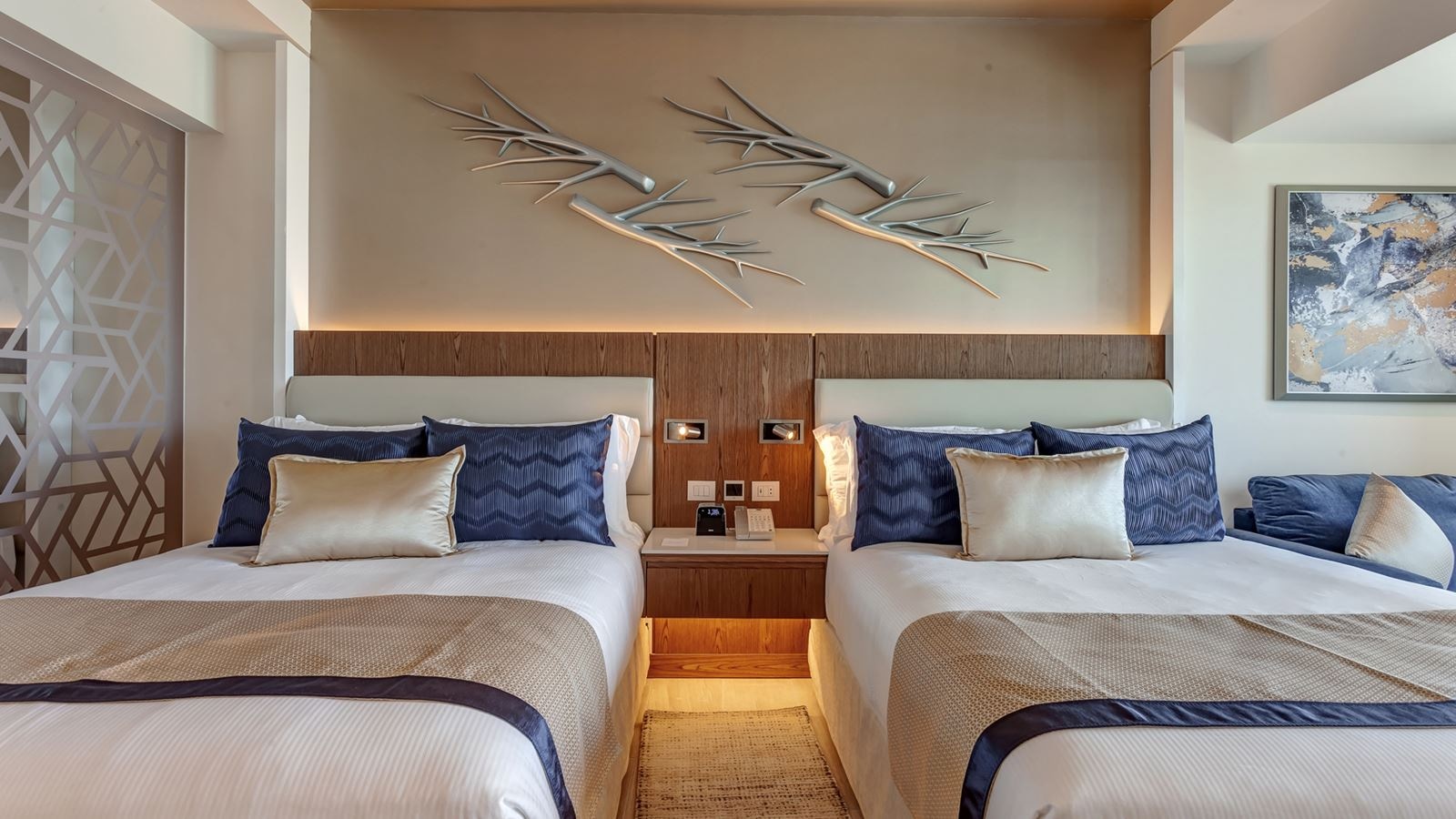 rooms-luxury-junior-suite-ocean-front-diamond-club