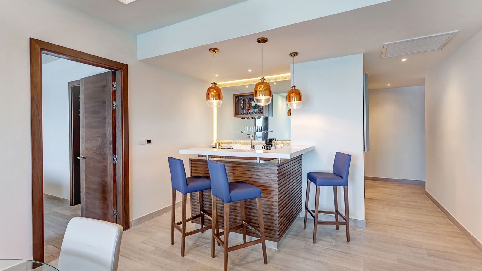 rooms-luxury-presidential-one-bedroom-suite-sunset-view-diamond-club