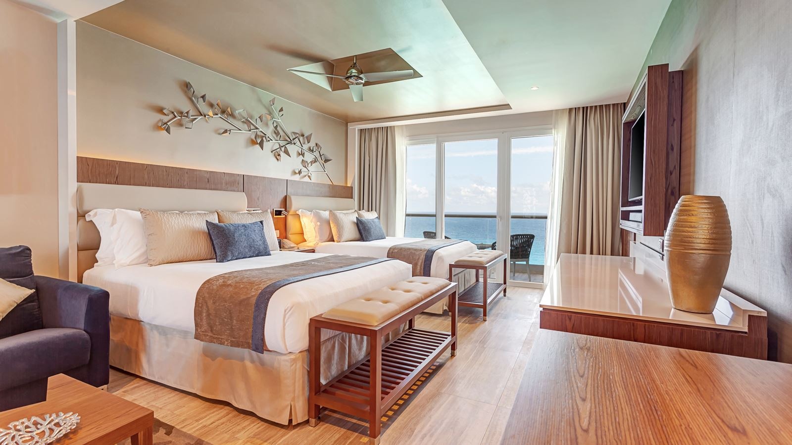 rooms-luxury-chairmans-two-bedroom-suite-ocean-front-diamond-club