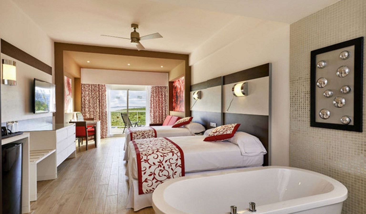 rooms-junior-suite-lateral-sea-view