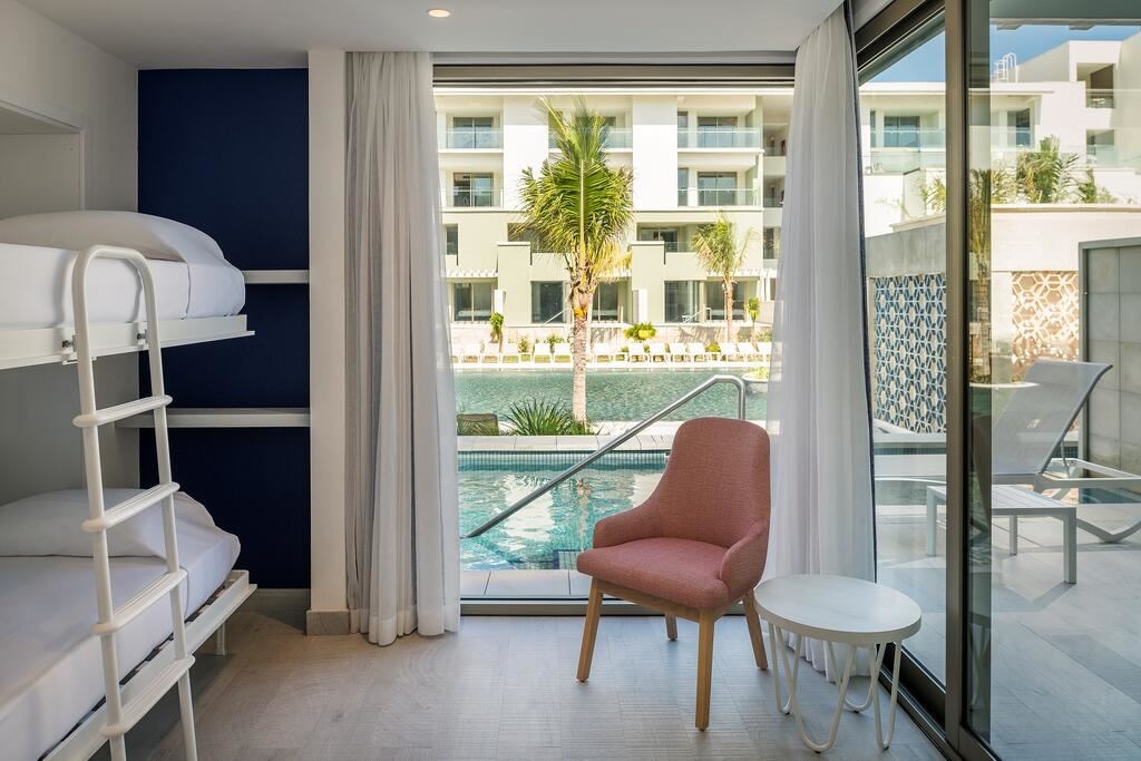 rooms-privileged-grand-family-suite-swim