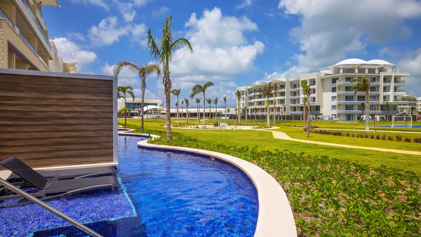 rooms-star-class-directors-suite-swim-up