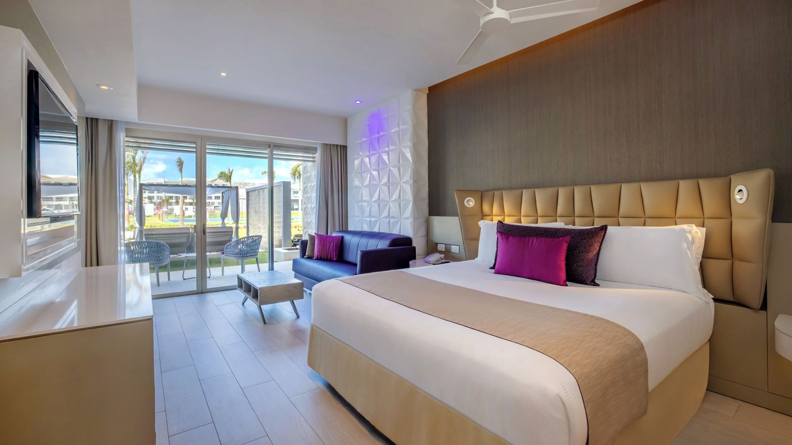 rooms-star-class-directors-suite-swim-up