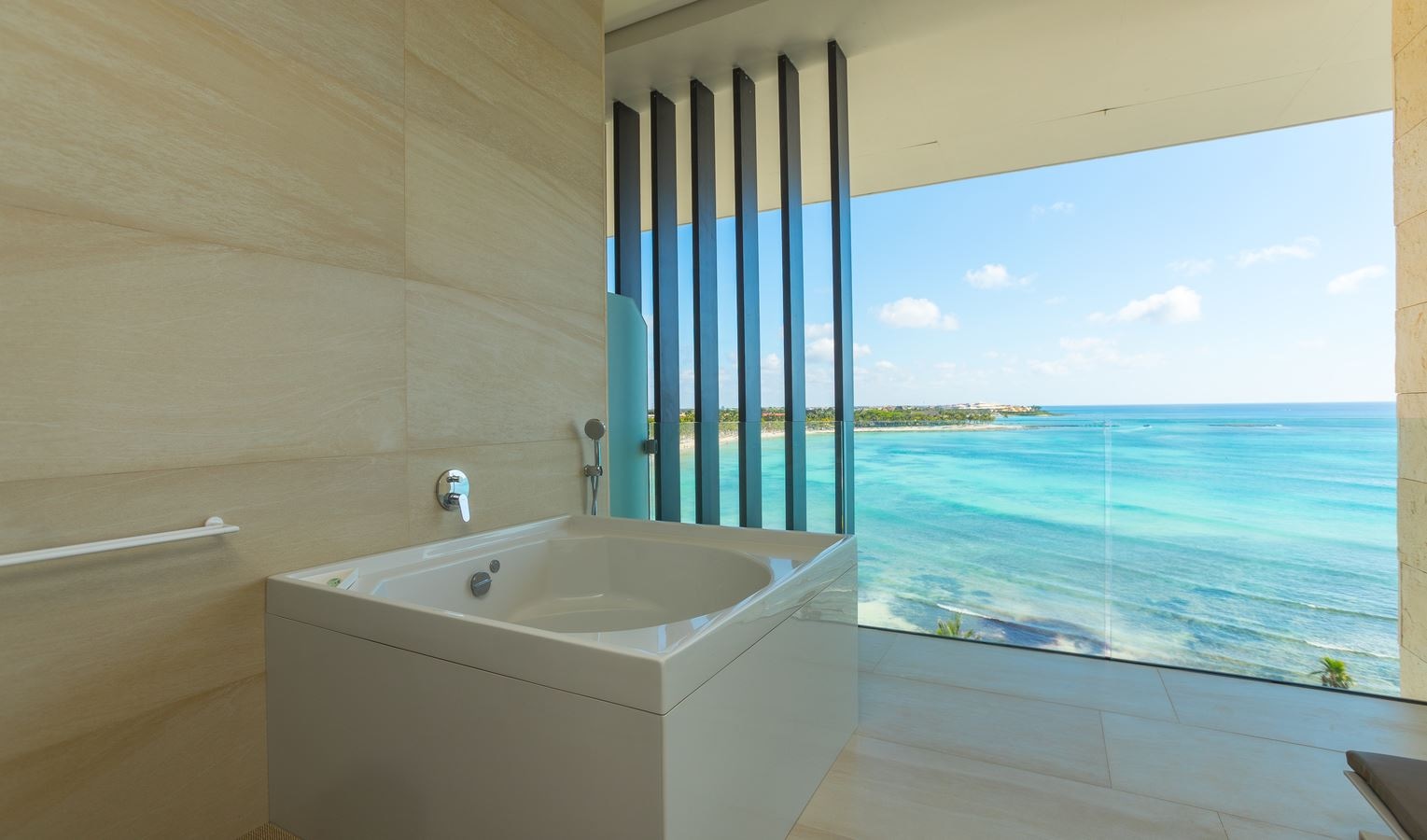 rooms-junior-suite-ocean-front-premium-level