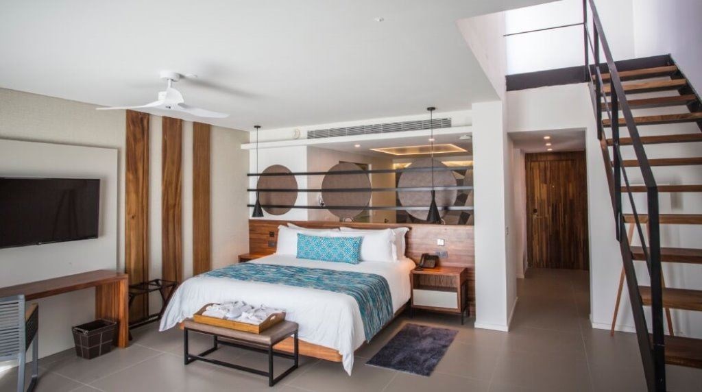 rooms-elegance-club-plunge-pool-suite-ocean-front