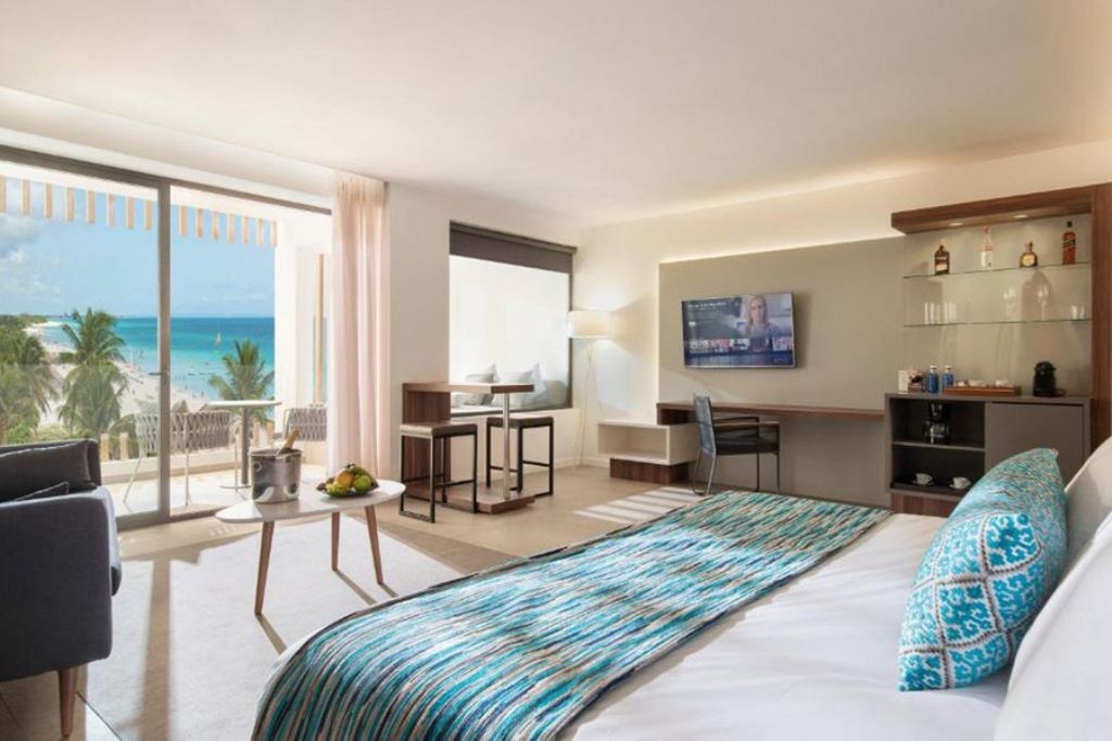 rooms-elegance-club-plunge-pool-suite-ocean-front