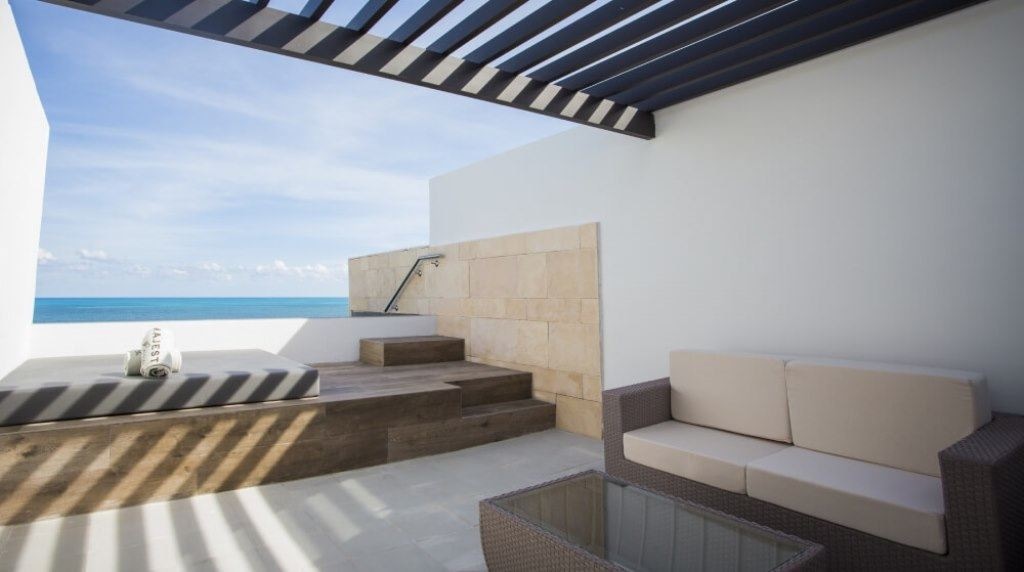 rooms-elegance-club-plunge-pool-suite-ocean-front