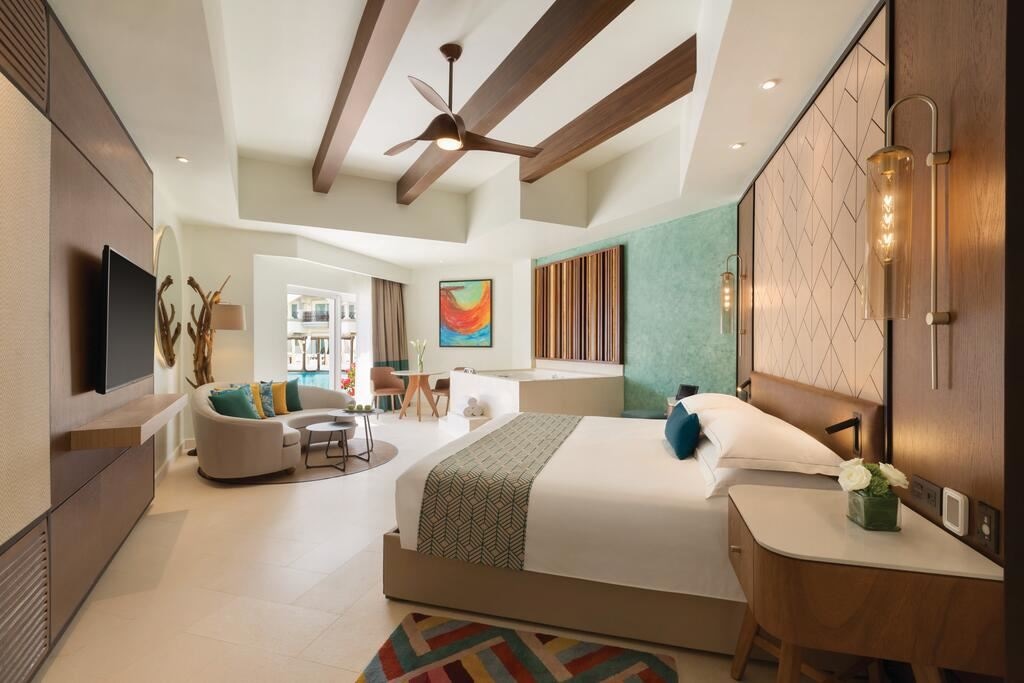 rooms-junior-suite-pool-view