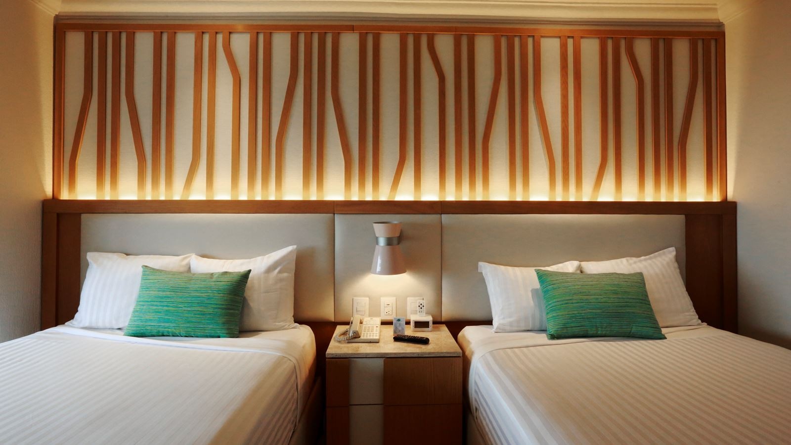 rooms-lagoon-view-room