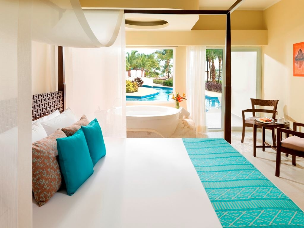 rooms-swim-up-junior-suite