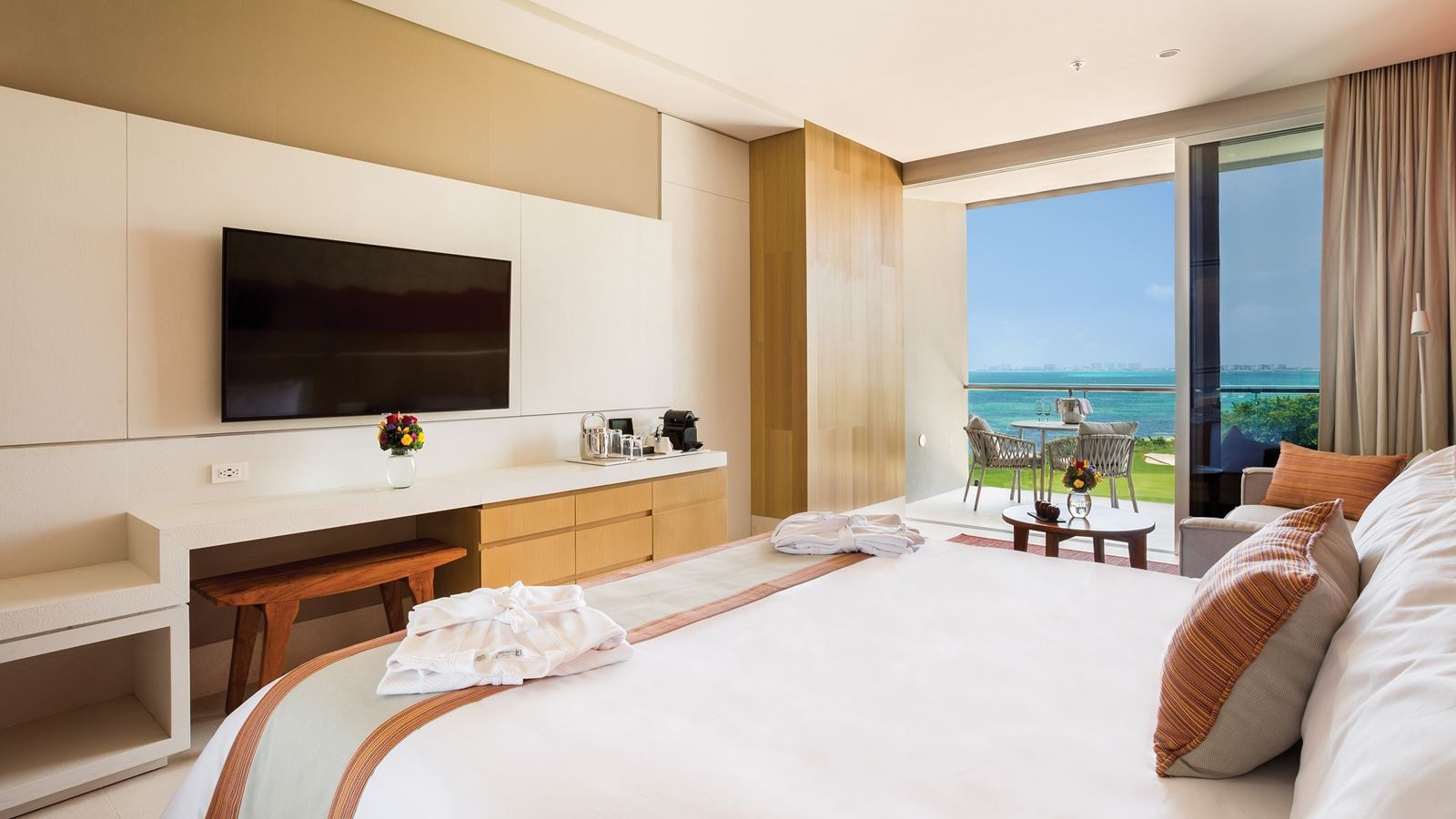 rooms-deluxe-family-suite-ocean-view