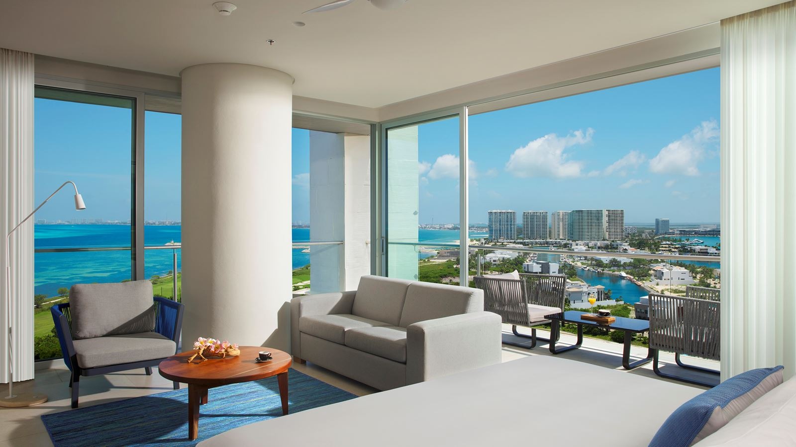 rooms-preferred-club-corner-suite-ocean-view