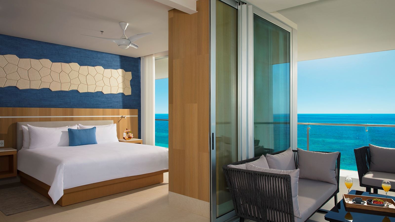 rooms-preferred-club-master-suite-ocean-front--adults-only-18+