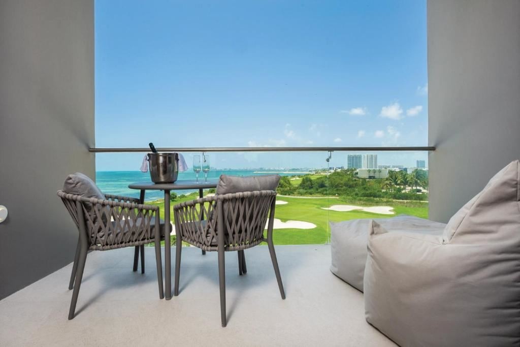 rooms-deluxe-golf--ocean-view
