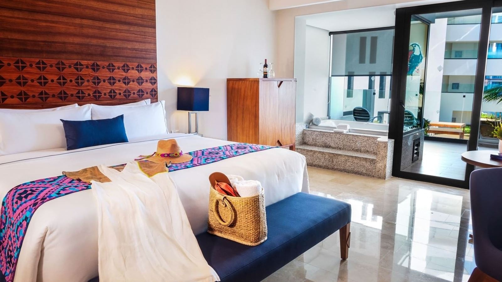 rooms-amber-room-adults-only-18+