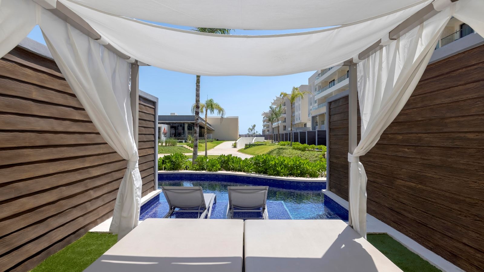 rooms-star-class-junior-suite-swimout