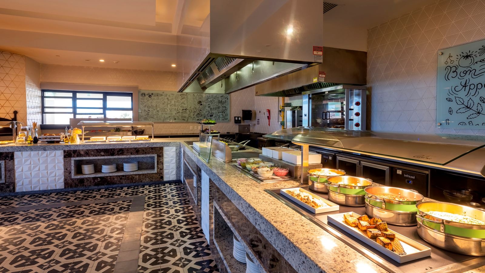 restaurants-the-shores-beach-club--restaurant