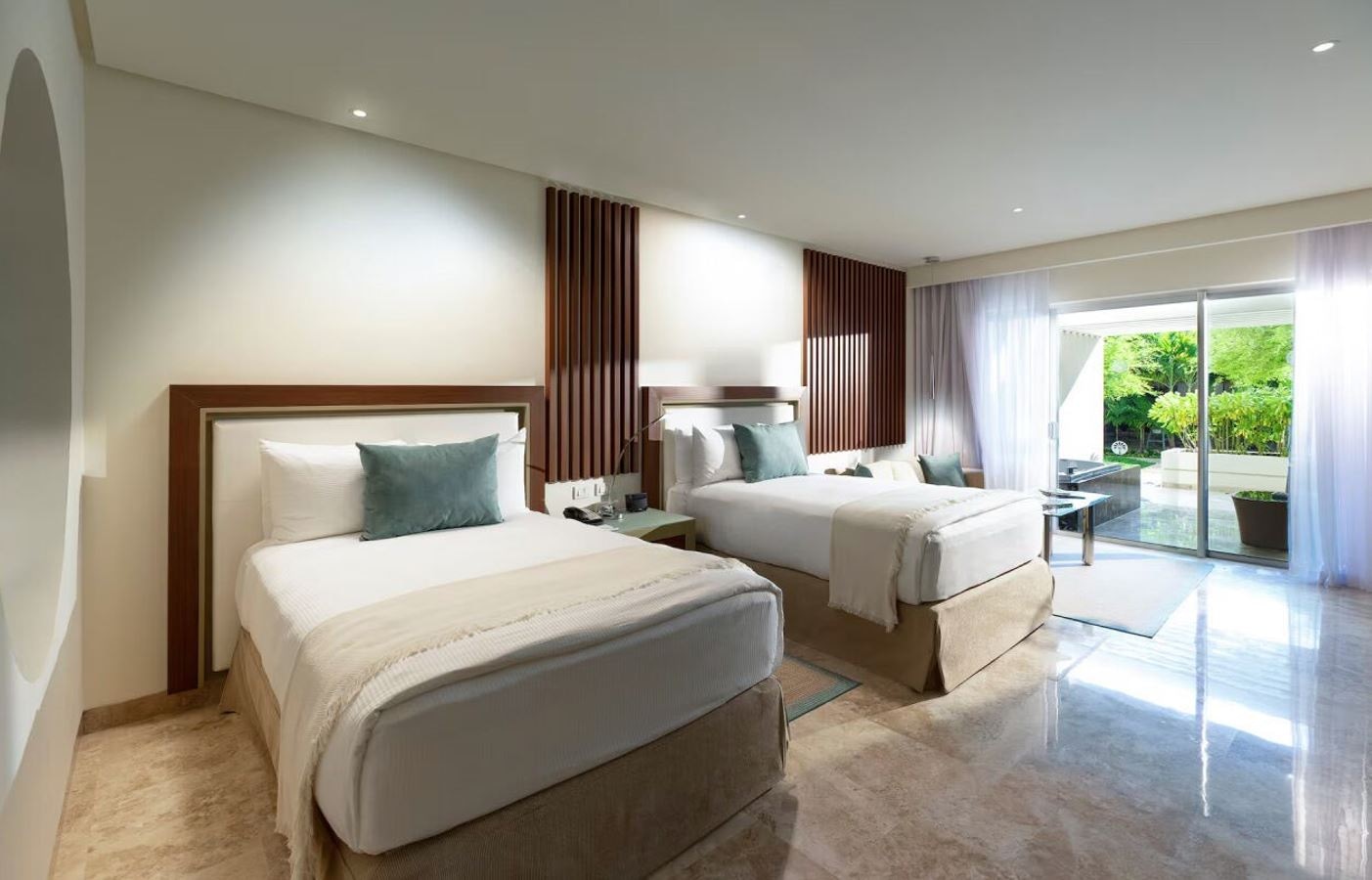 rooms-family-concierge-junior-suite-nature-view