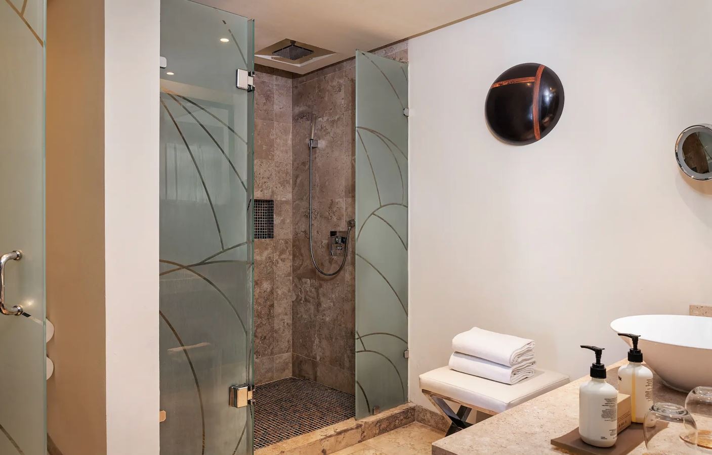 rooms-family-concierge-master-suite-swim-up