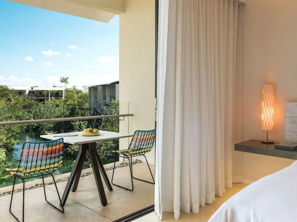 rooms-1-king-bed-lagoon-view