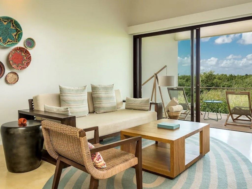 rooms-beach-area-suite