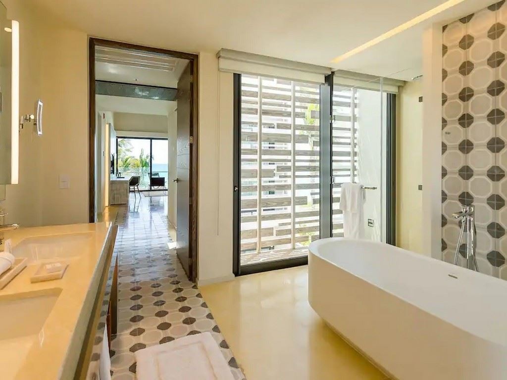 rooms-bilevel-beach-suite