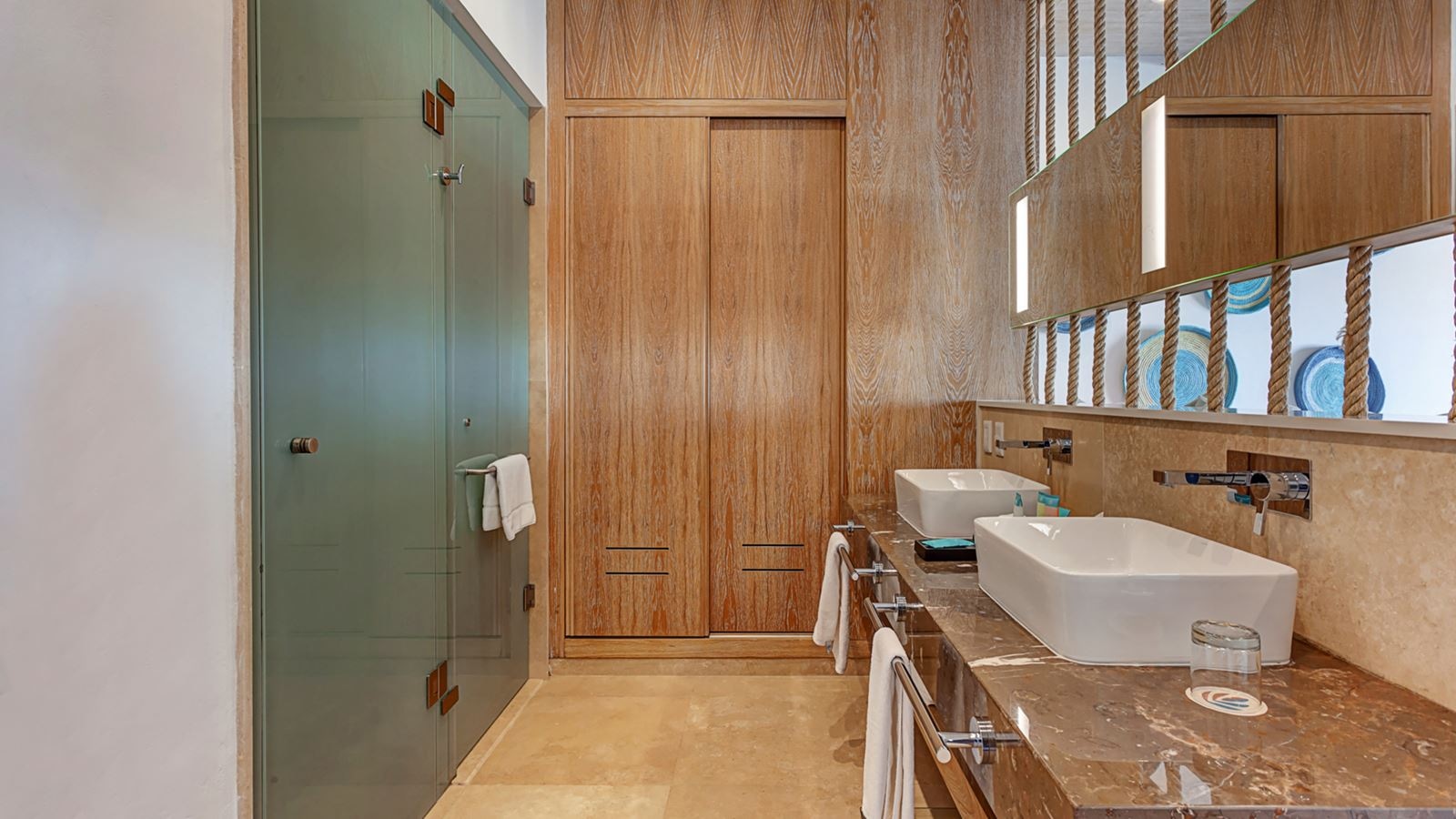 rooms-deluxe-junior-suite-pool-view