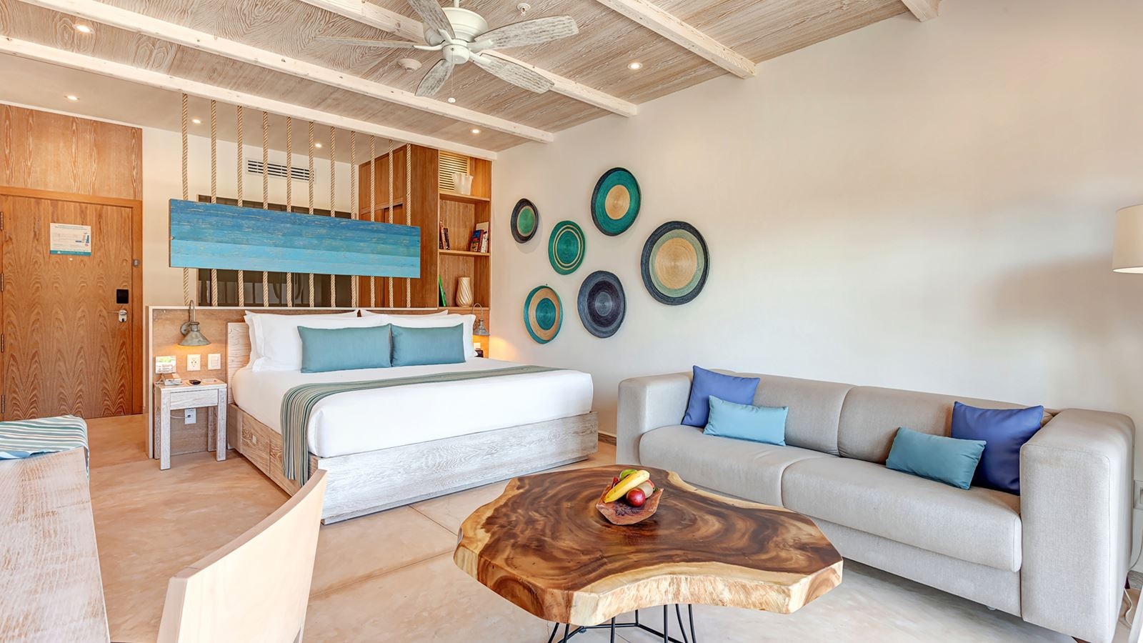 rooms-deluxe-junior-suite-ocean-front-swim-out