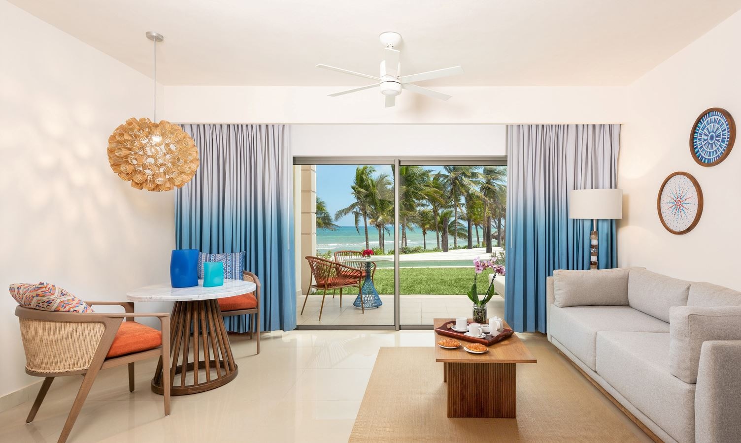 rooms-club-ocean-front-junior-suite-pool-walkout