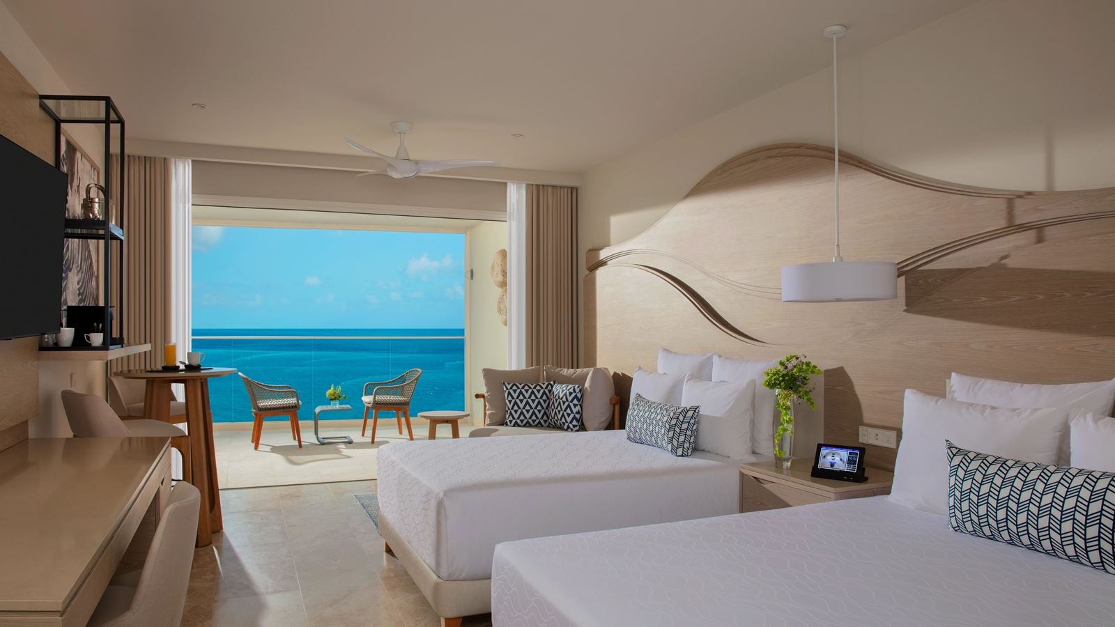 rooms-xcelerate-junior-suite-ocean-front