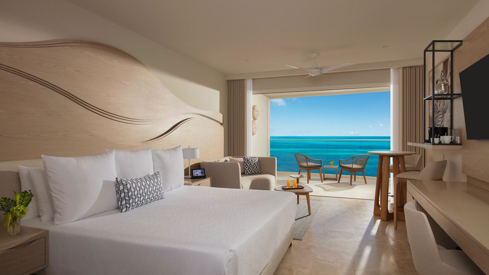 rooms-xcelerate-junior-suite-ocean-front