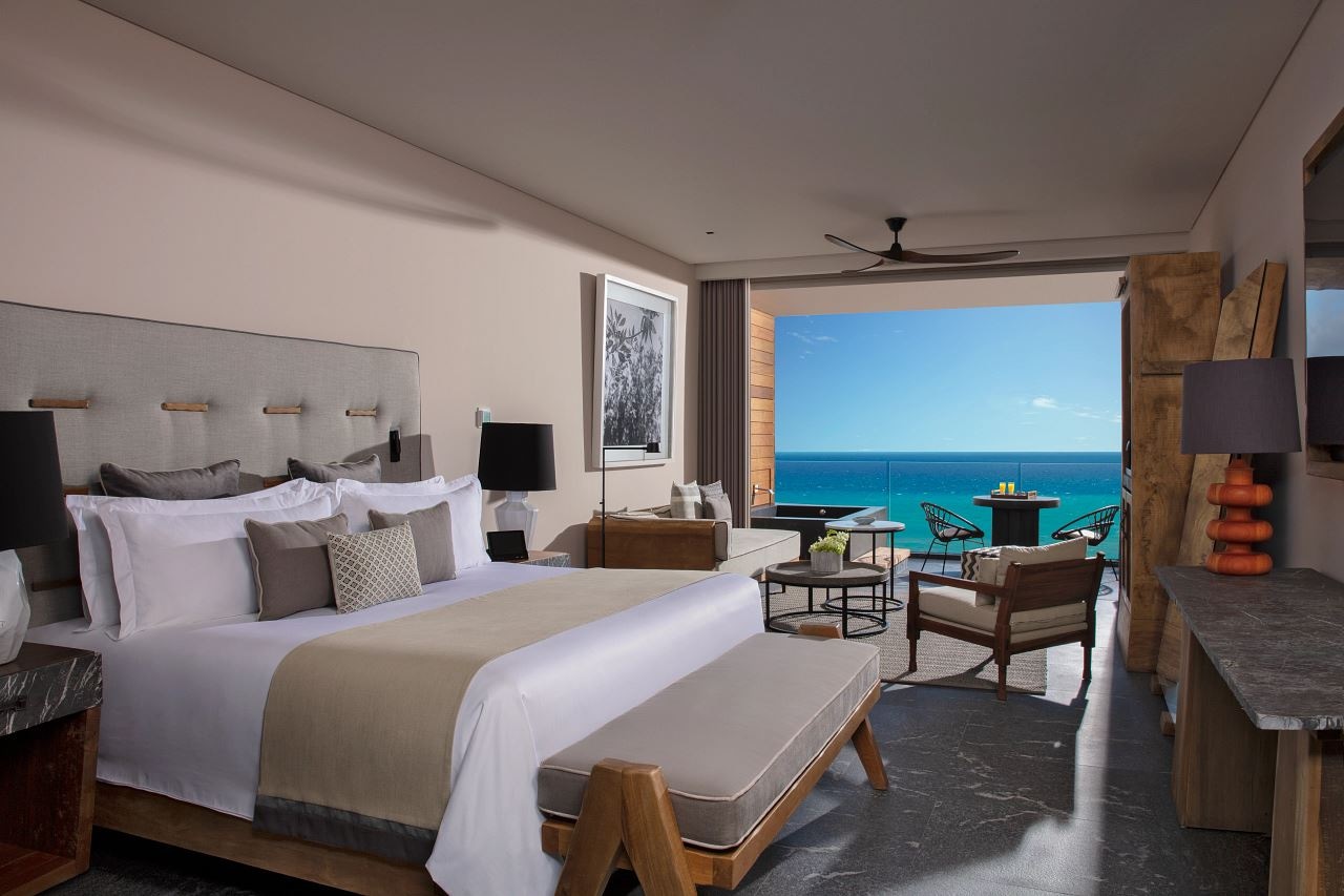 rooms-preferred-club-junior-suite-ocean-front