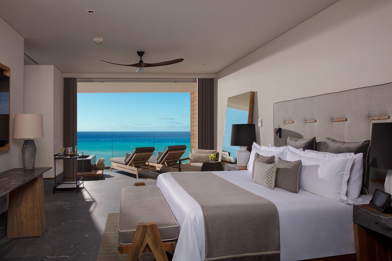 rooms-preferred-club-master-suite-oceanfront