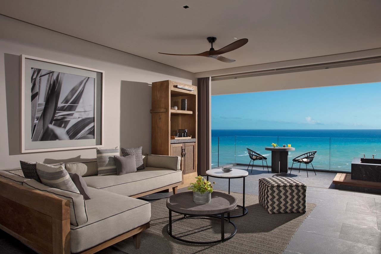 rooms-preferred-club-master-suite-oceanfront