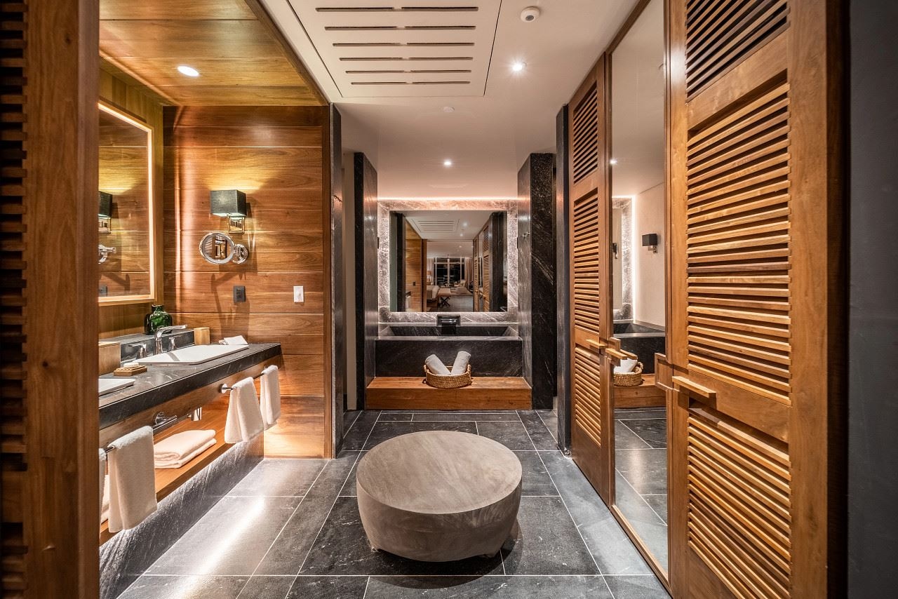 rooms-signature-suite-tropical-view