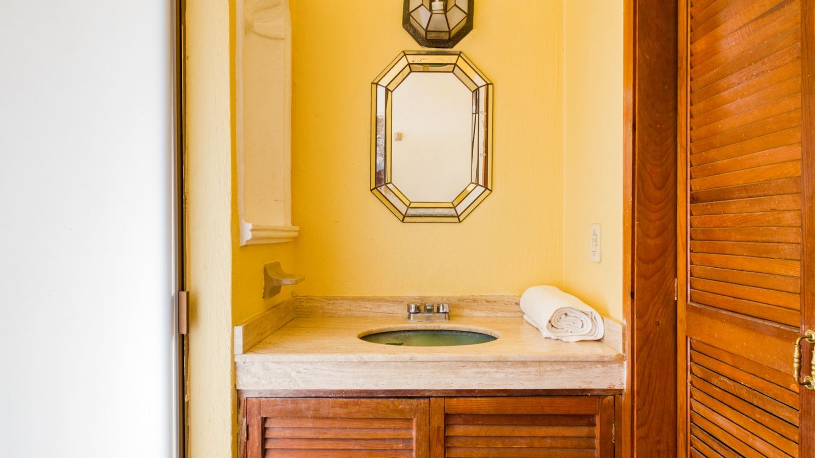 rooms-double-king-size-bed