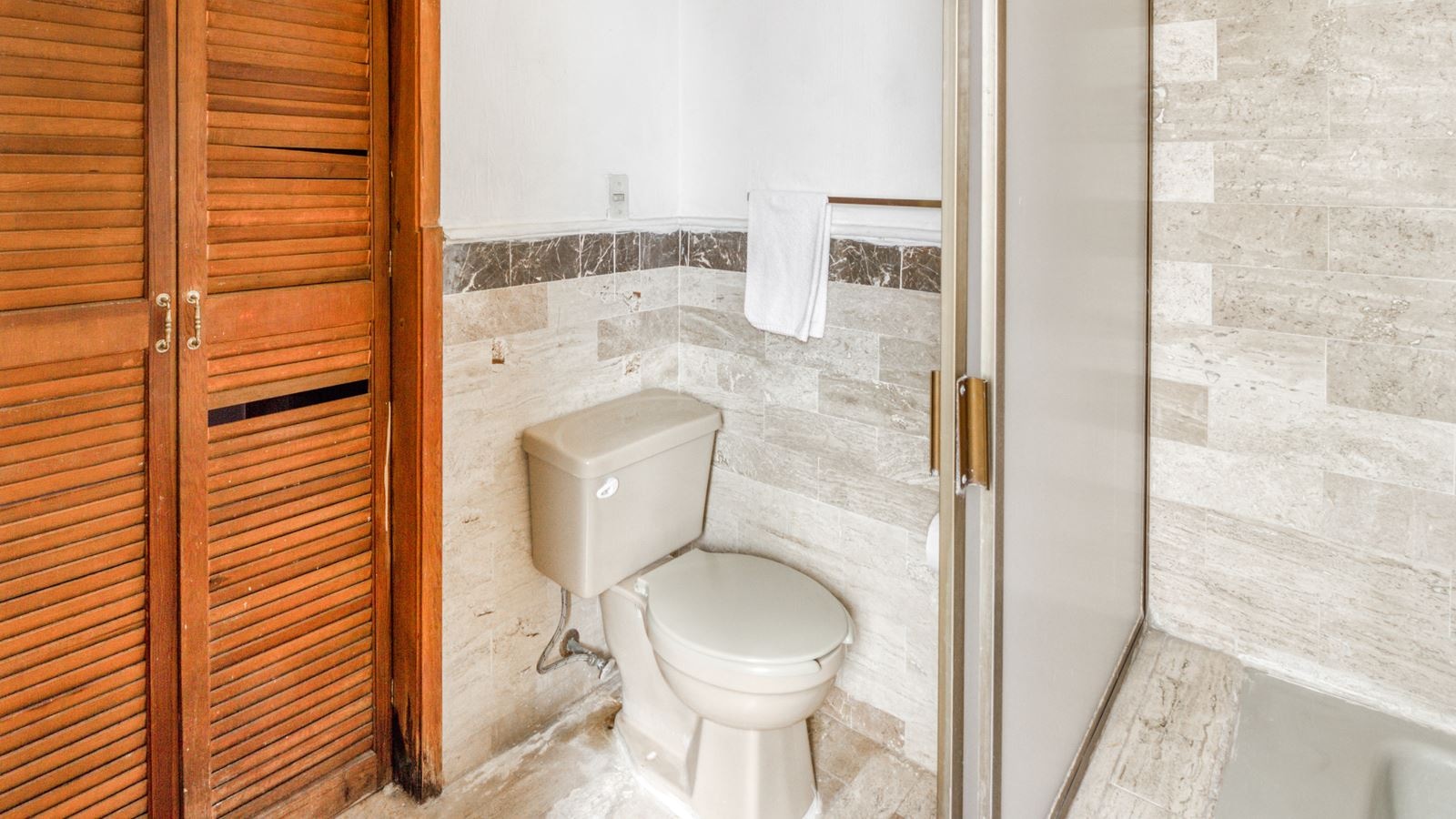 rooms-double-king-size-bed