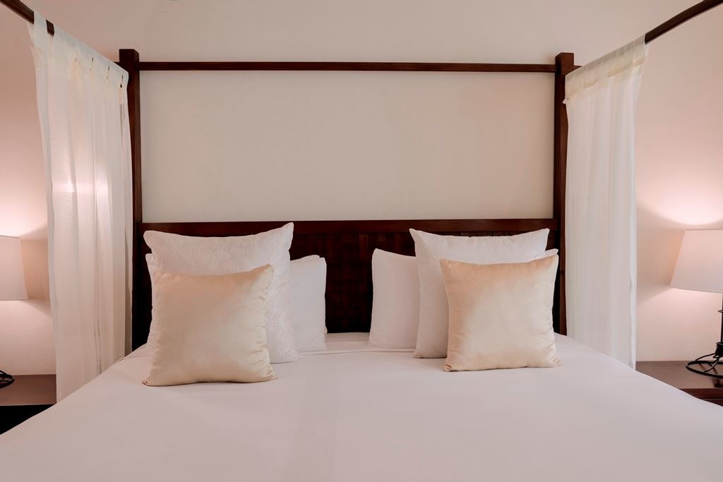 rooms-privileged-romance