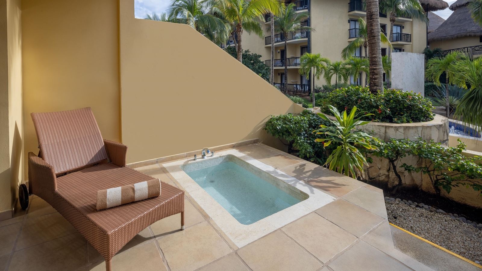 rooms-privileged-romance