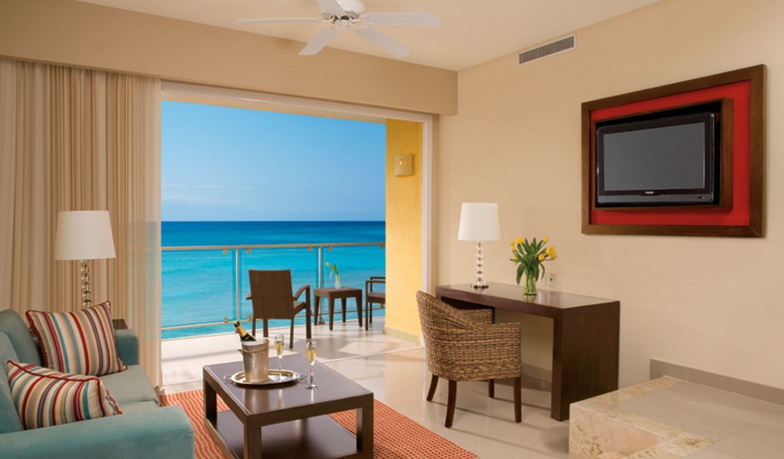 rooms-junior-suite-ocean-front