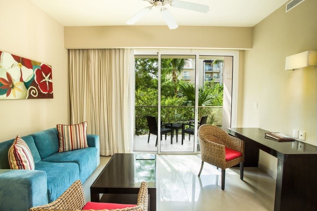 rooms-junior-suite-tropical-view