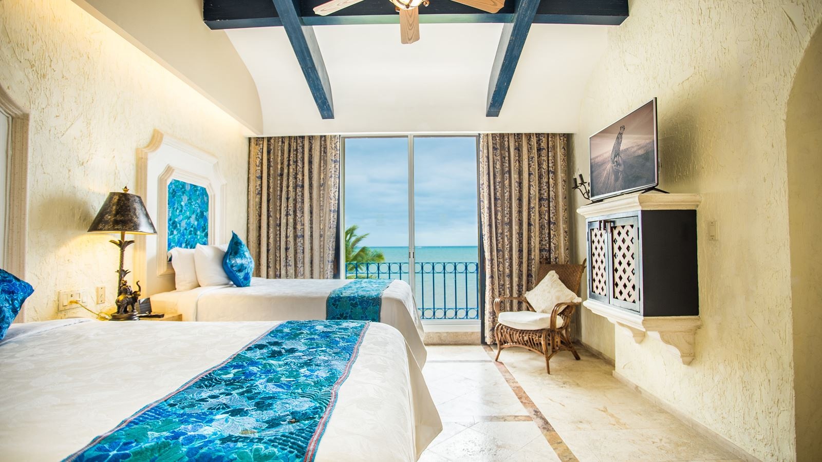 rooms-ocean-front-one-bedroom-suite-with-terrace