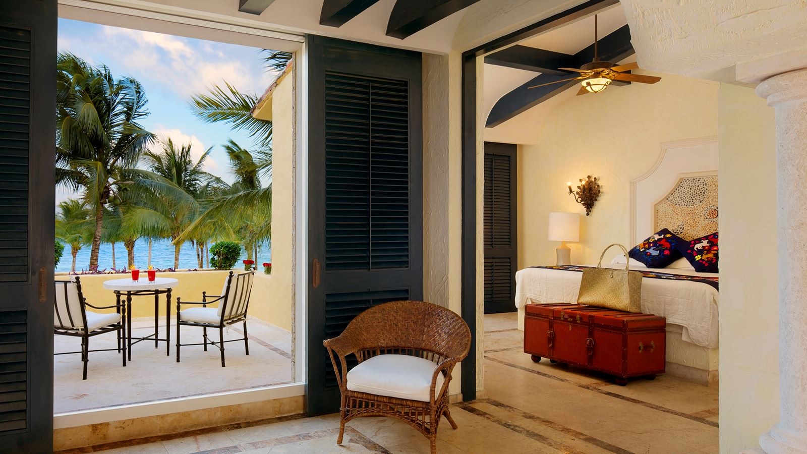 rooms-romance-ocean-front-one-bedroom-suite-with-terrace