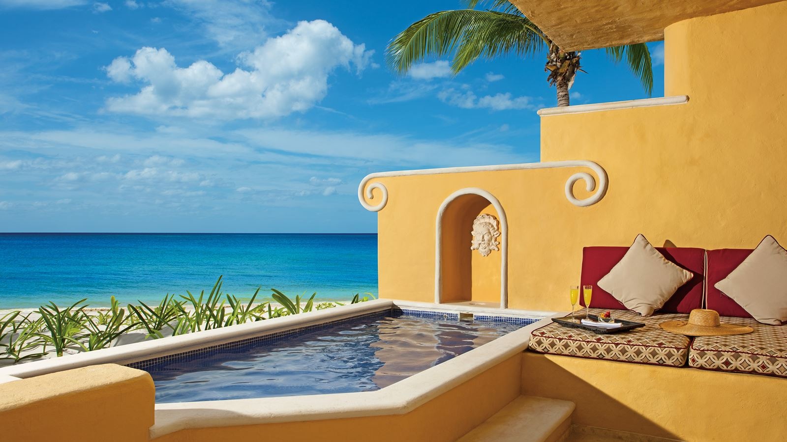 rooms-ocean-front-one-bedroom-suite-with-plunge-pool