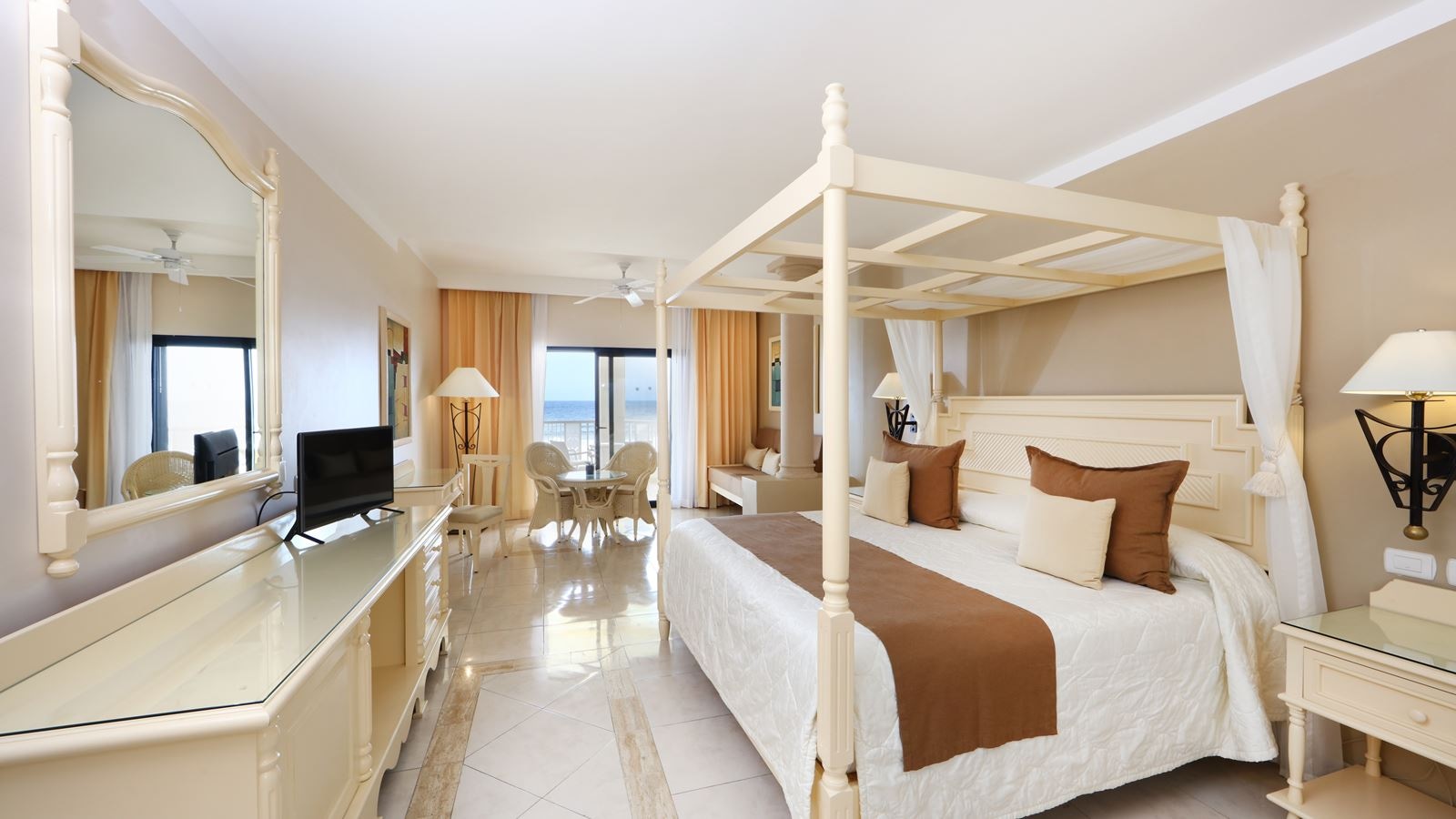 rooms-junior-suite-deluxe-ocean-front