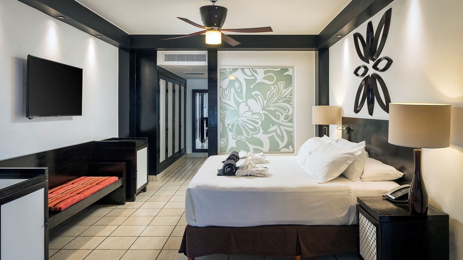 rooms-privilege-master-suite-ocean-front