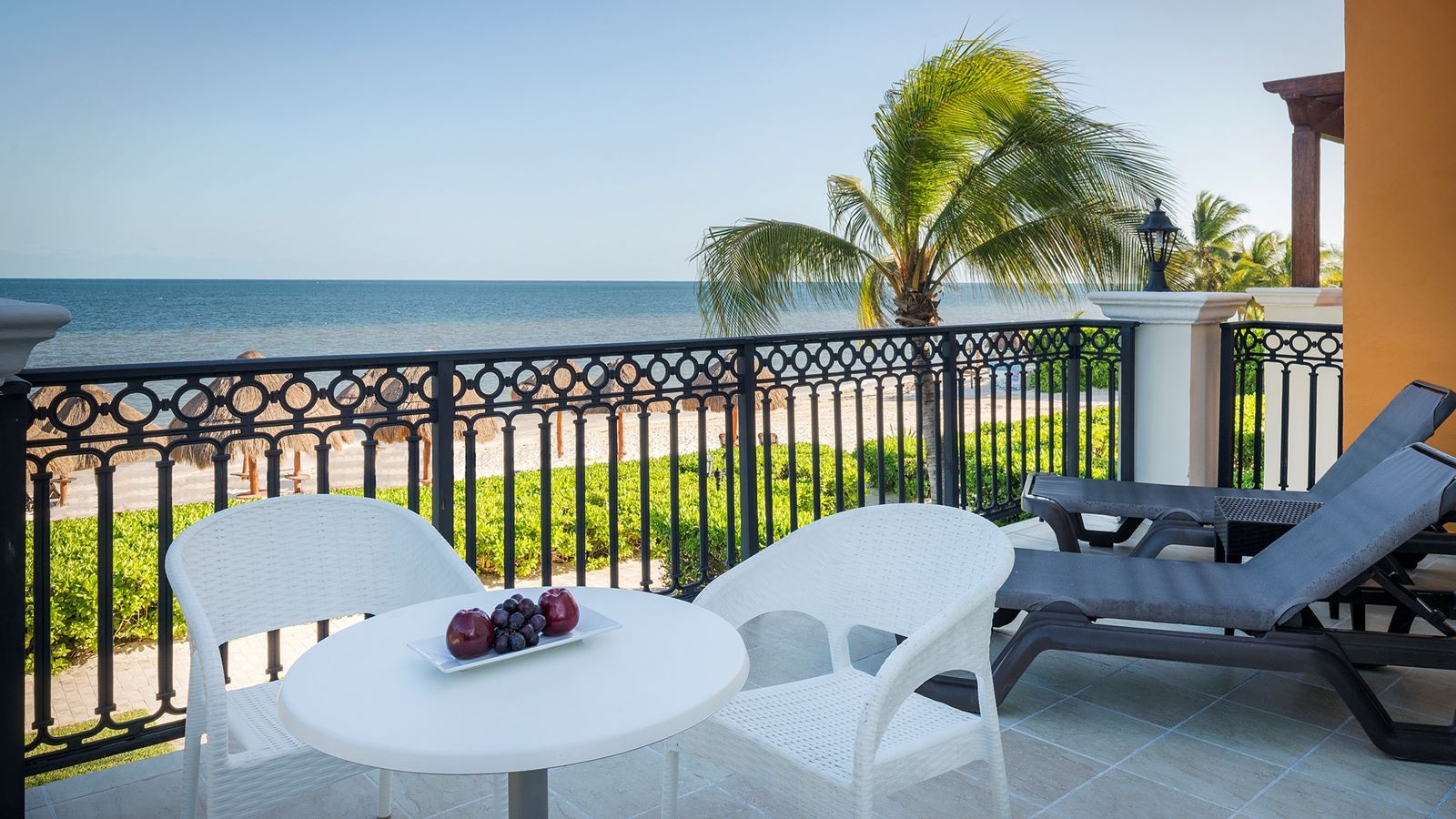 rooms-privilege-master-suite-ocean-front