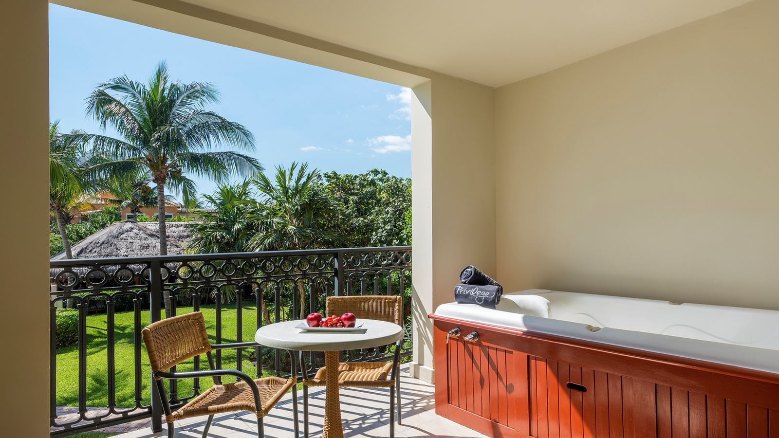 rooms-jr-suite-privilege-garden-view